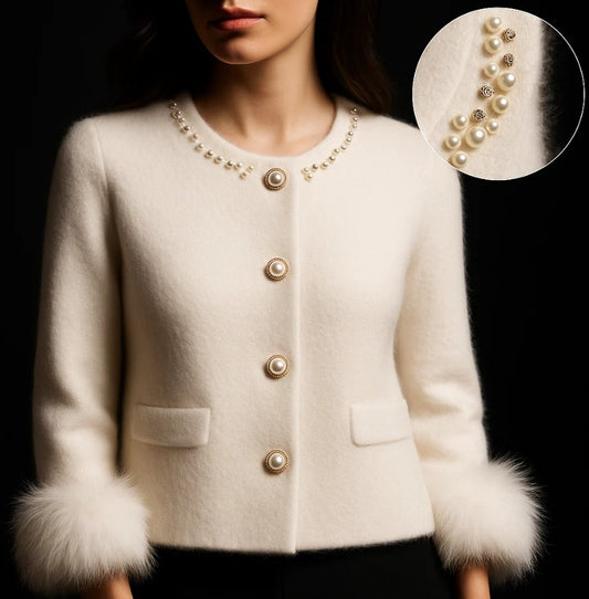 PAZ™ – Cárdigan de Cachemira Mongola con Perlas Akoya y Puños de Piel